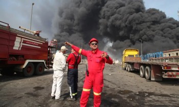 Combate a incêndio em porto no Irã se mantém pelo terceiro dia
