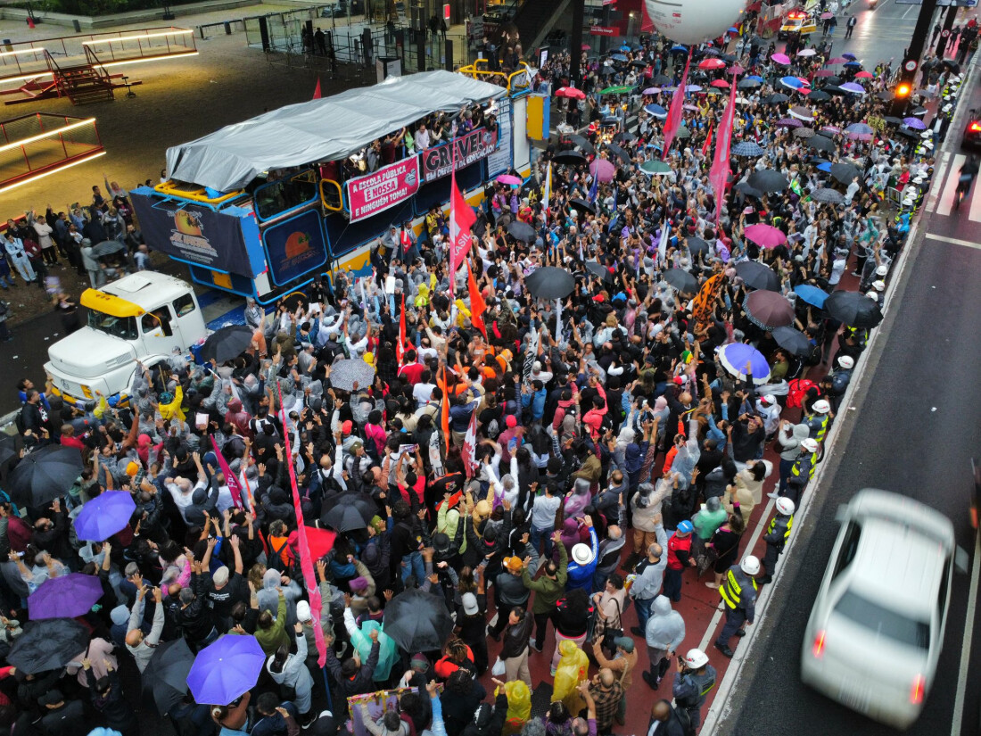 Professores do Estado vão decidir greve em assembleia no dia 9 de maio 