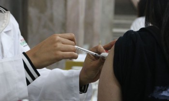 Alta de casos de covid-19 faz cidade do AM retomar uso de máscara