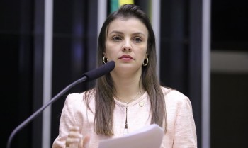 Deputada federal acusa marido de agressões físicas e psicológicas