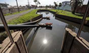 Impasse sobre projetos atrasa obras de proteção contra enchentes no RS