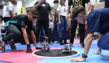 Competição de robótica arrecada leite para o Fundo Social de Mogi 