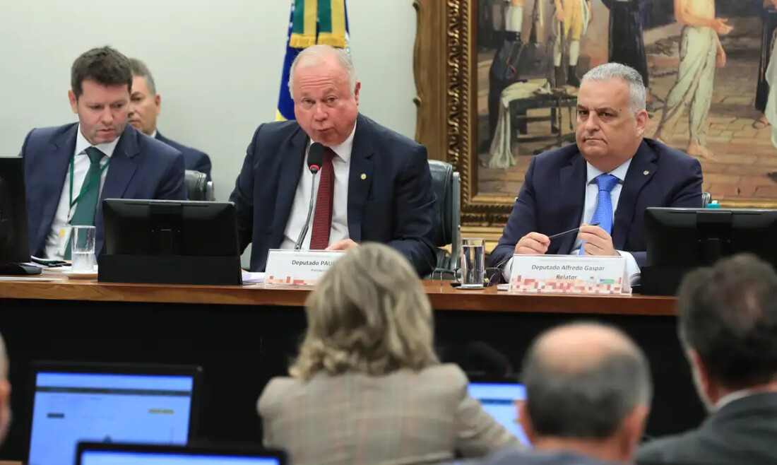 CCJ analisa suspenção de ação contra Bolsonaro e Ramagem no STF