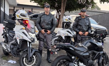 Rocam da Polícia Rodoviária prende 2 suspeitos e recupera uma moto em Itaquá 