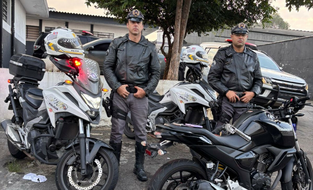 Rocam da Polícia Rodoviária prende 2 suspeitos e recupera uma moto em Itaquá 