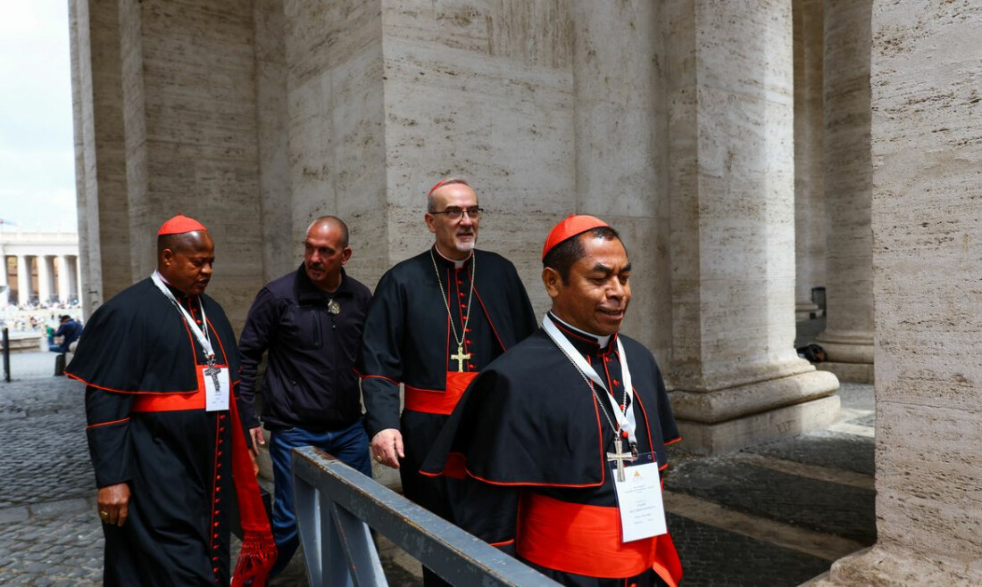Todos os cardeais que votam no conclave já estão em Roma, diz Vaticano