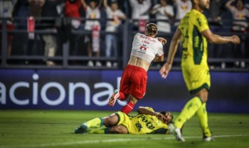 Pitta marca e deixa Bragantino na vice-liderança do Brasileiro