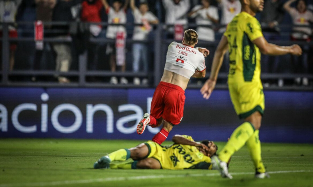 Pitta marca e deixa Bragantino na vice-liderança do Brasileiro