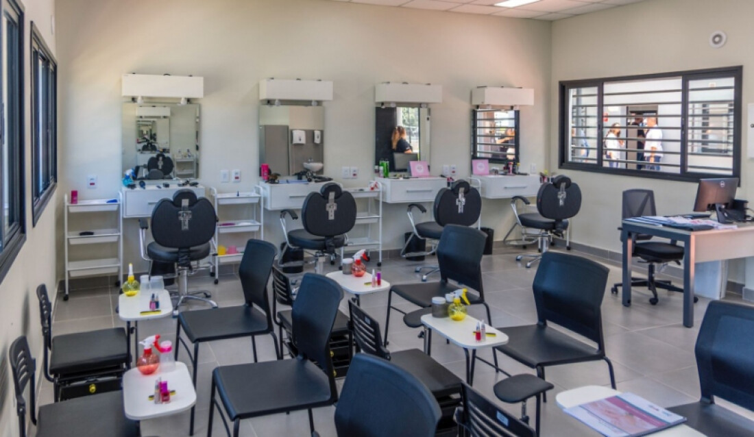 Escola de Qualificação Profissional tem 150 vagas para cursos em Jundiapeba