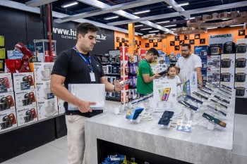 Procon de Itaquá realiza fiscalização especial para o Dia das Mães