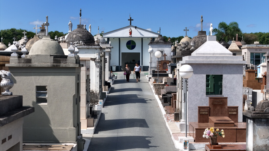 Cemitérios de Suzano reforçam zeladoria para receber 20 mil pessoas no Dia das Mães