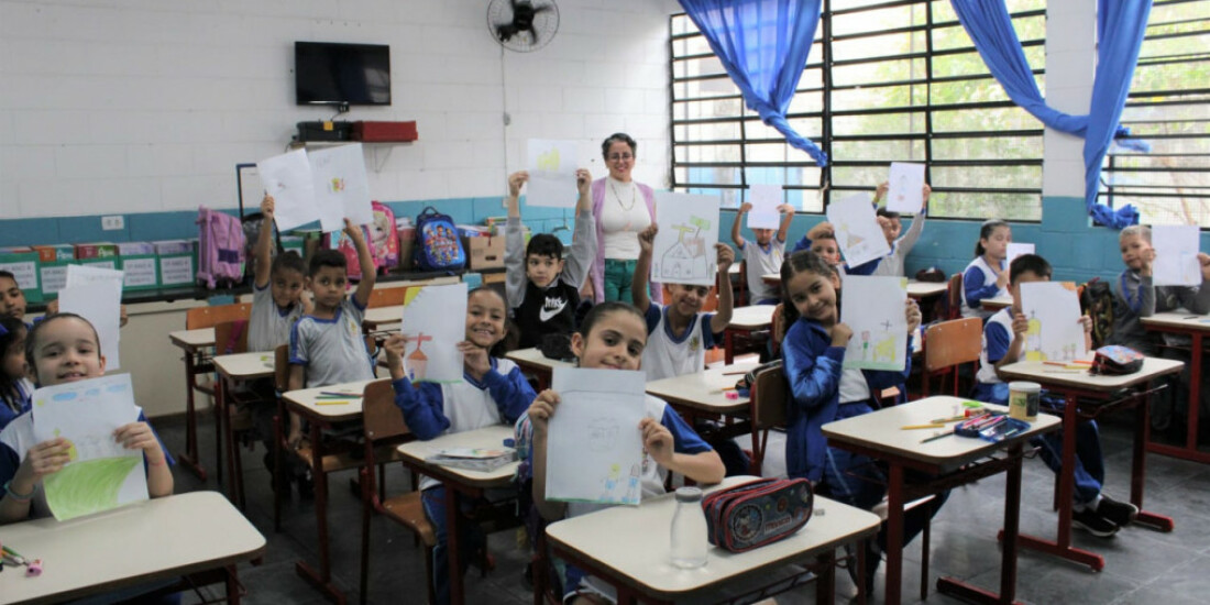 Estudantes participam de concurso artístico