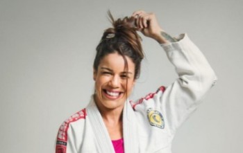 Suzanense que ensina defesa pessoal na Irlanda lança livro no Brasil 