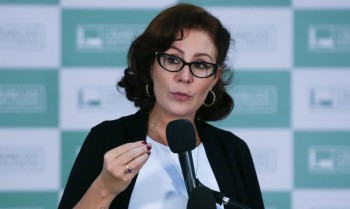 Turma do STF tem maioria para condenar Zambelli a 10 anos de prisão