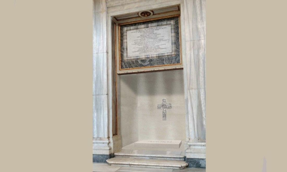 Em 1ª saída do Vaticano, Leão 14 visita túmulo do papa Francisco