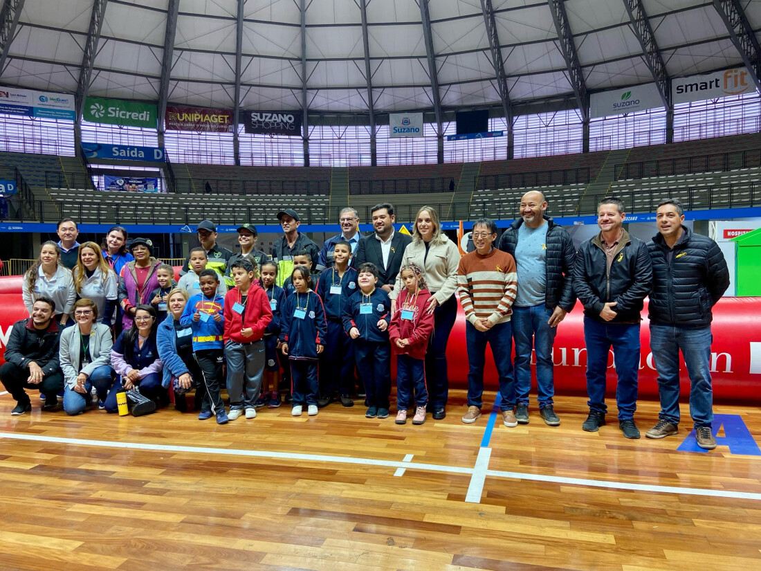 Vereadores de Suzano participam de início da campanha “Maio Amarelo”