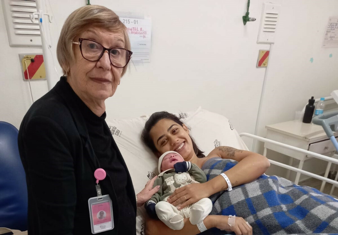 Primeiro bebê do Domingo das Mães ganha enxoval na Santa Casa de Mogi