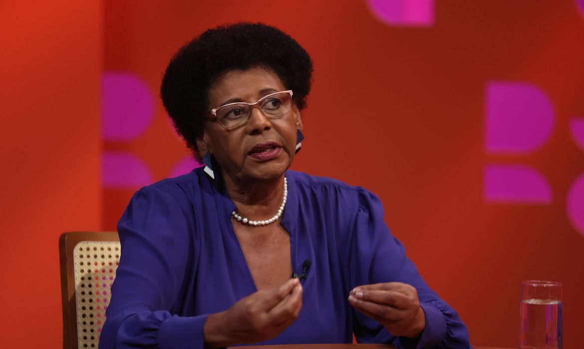 No DR com Demori, Cida Bento debate a desigualdade racial no Brasil