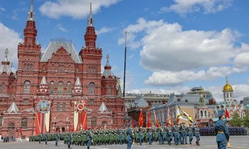 Embaixadores da UE dão luz verde a 17º pacote de sanções à Rússia