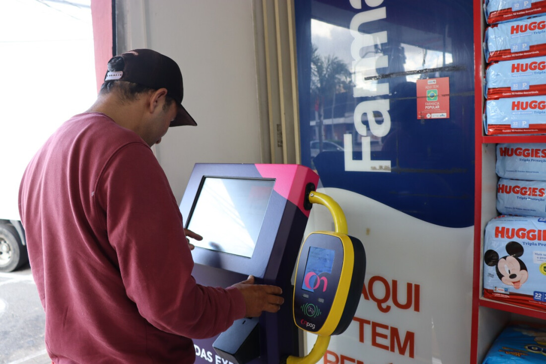 Poá instala totem de autoatendimento e amplia serviços para usuários de transporte