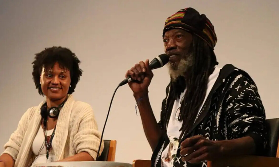 Ativistas debatem resistência digital diante de IA e plataformização