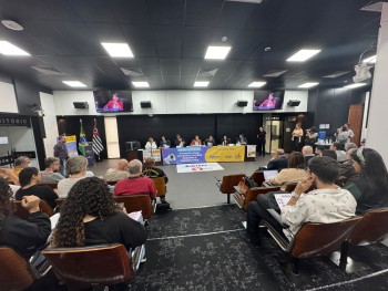 Etecs do Alto Tietê participam de paralisação e cobram valorização na Alesp