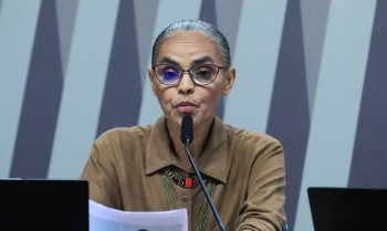 Oposição à proteção ambiental tenta silenciar Marina, diz analista