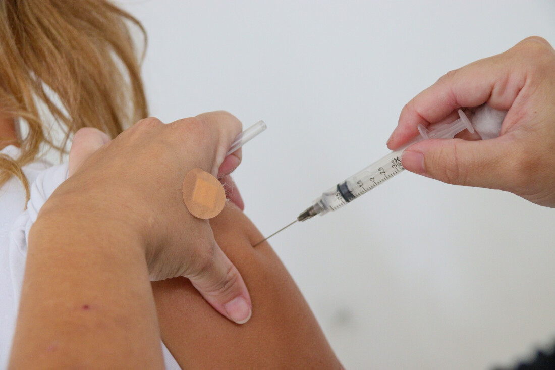 Poá amplia vacinação contra gripe com ação em supermercados 