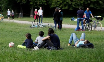 França proibirá fumar em praias, parques e perto de escolas