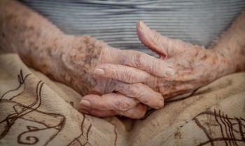 Demência em idosos hospitalizados é despercebida em até 50% dos casos