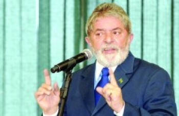 Lula depõe ao MPF e nega interferências