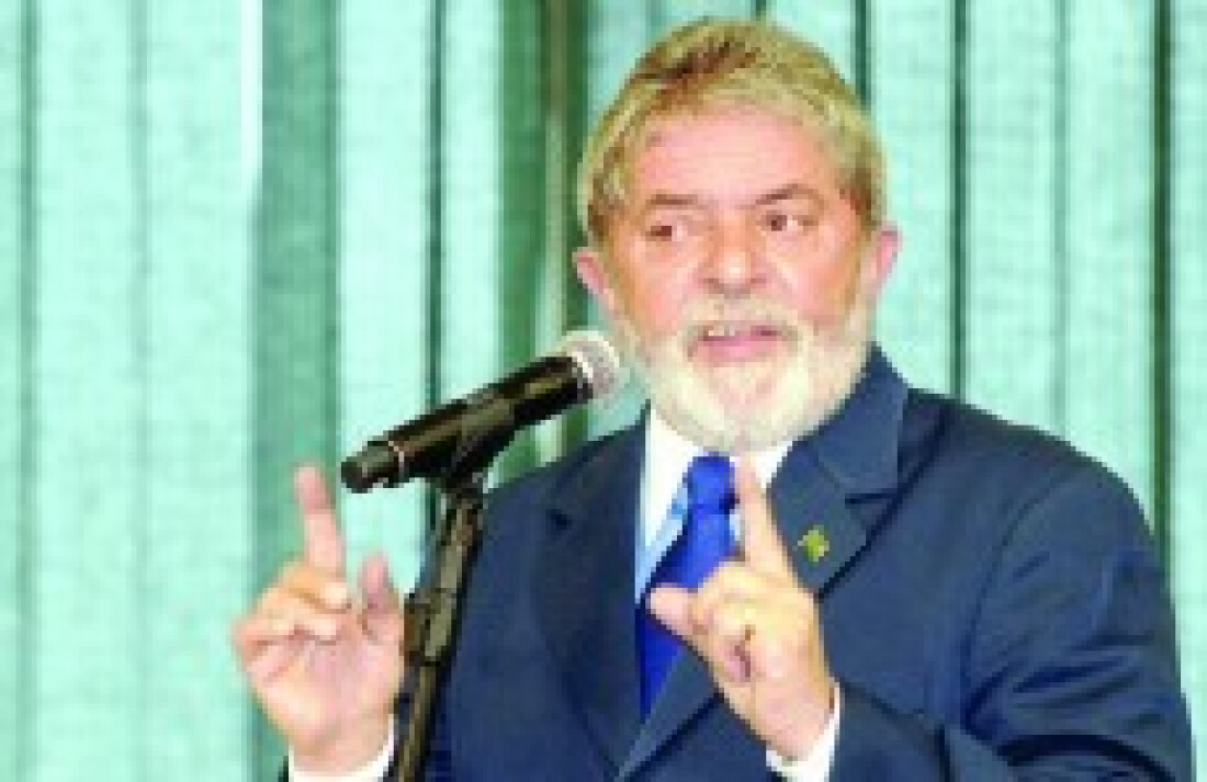 Lula depõe ao MPF e nega interferências