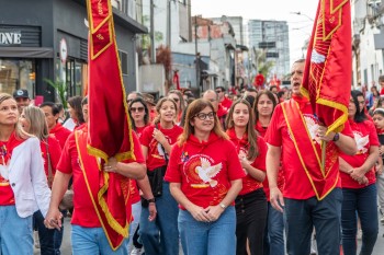 Mara Bertaiolli e Téo Cusatis participam da Entrada dos Palmitos da Festa do Divino 