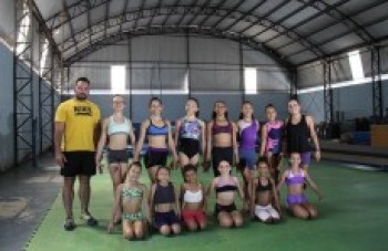 Equipe de ginástica chama a atenção de grandes clubes