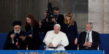 Papa faz apelo para evitar ameaça de guerra nuclear na Ucrânia