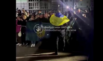 Rússia e Ucrânia trocam prisioneiros de guerra jovens e feridos