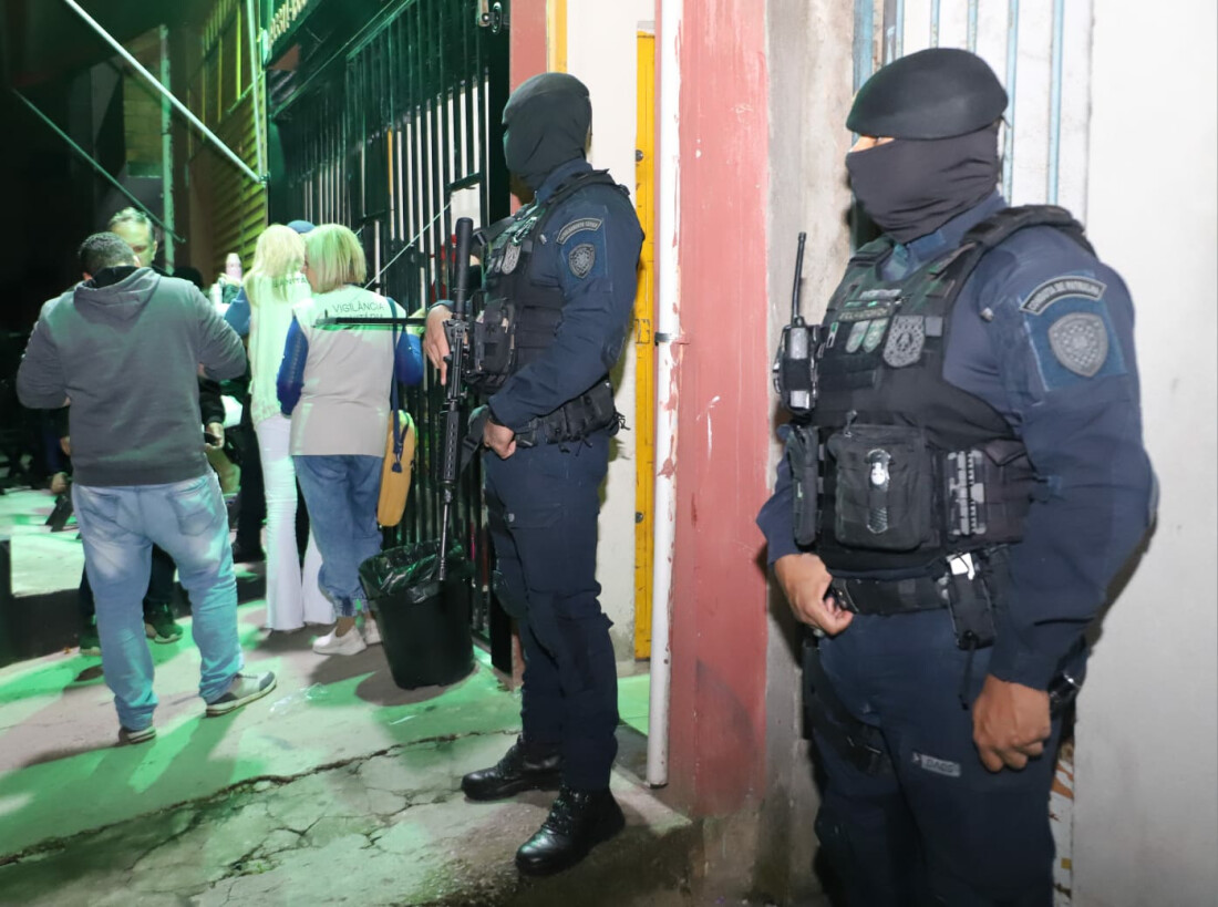 Operação em Suzano fecha três comércios por irregularidades no funcionamento