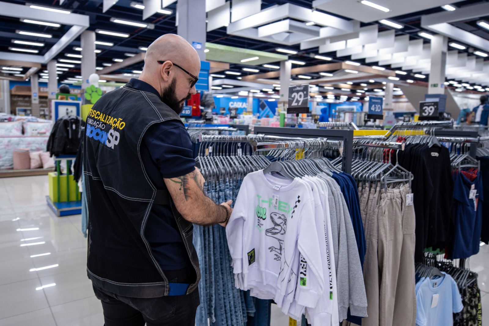 Procon de Itaquá orienta sobre compras e serviços no Dia dos Namorados