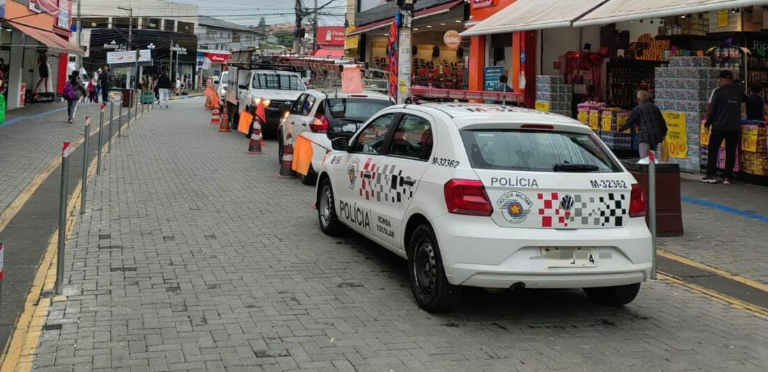 Operação flagra furto de energia em três lojas de calçados da mesma rede 