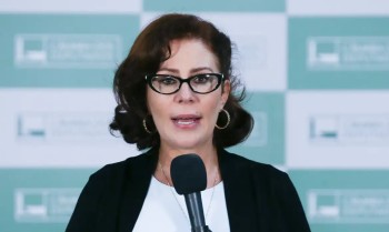Câmara dos Deputados diz ao STF que suspendeu salário de Zambelli