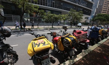 Municípios devem regulamentar serviço de mototáxi em SP, diz proposta 