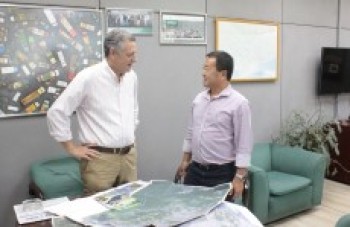 Tokuzumi apresenta projetos para presidente da Ceagesp