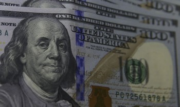 Dólar sobe para R$ 5,55 com votação de decreto do IOF