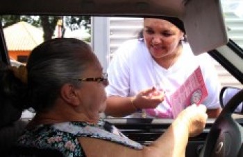 'Blitz Rosa' orienta motoristas sobre a prevenção do câncer