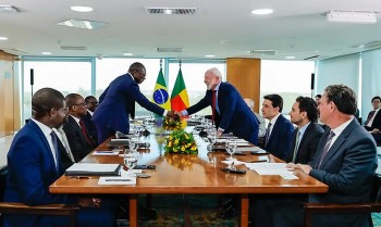 Lula e presidente do Benin discutem agricultura e conexão aérea