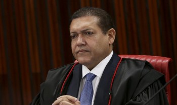 Nunes Marques inicia último voto sobre responsabilização das redes