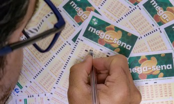 Mega-Sena acumula e prêmio principal vai para R$ 45 milhões