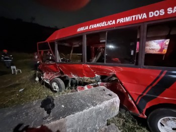 Acidente com microônibus na Mogi-Dutra deixa 14 feridos; dois em estado grave