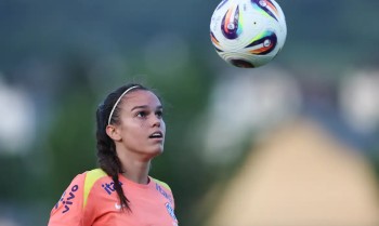 Lesão tira meio-campista Ana Vitória da disputa da Copa América