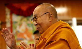 Dalai Lama diz que reencarnará e instituição identificará sucessor